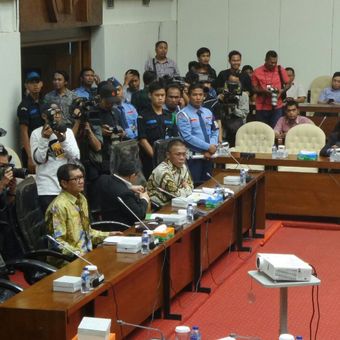 Ilustrasi rapat Pansus Angket KPK: Salah satu saksi persidangan kasus korupsi mantan Ketua Umum Partai Demokrat, Anas Urbaningrum, yakni Yulianis dalam rapat pansus hak angket KPK di Kompleks Parlemen, Senayan, Jakarta, Senin (24/7/2017).