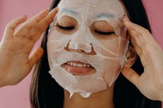 Tidur Pakai Masker Wajah, Apa Dampaknya bagi Kulit?