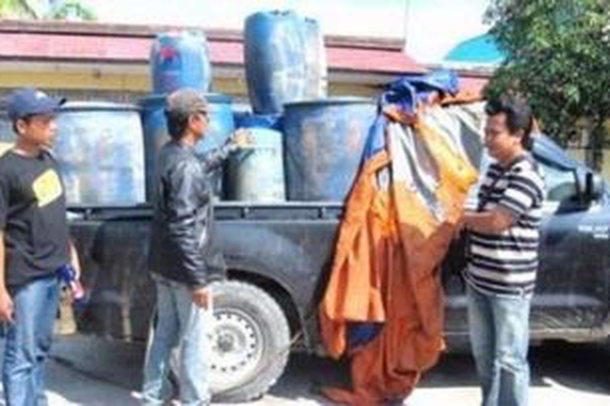 Ilustrasi mobil pengangkut bahan bakar minyak.