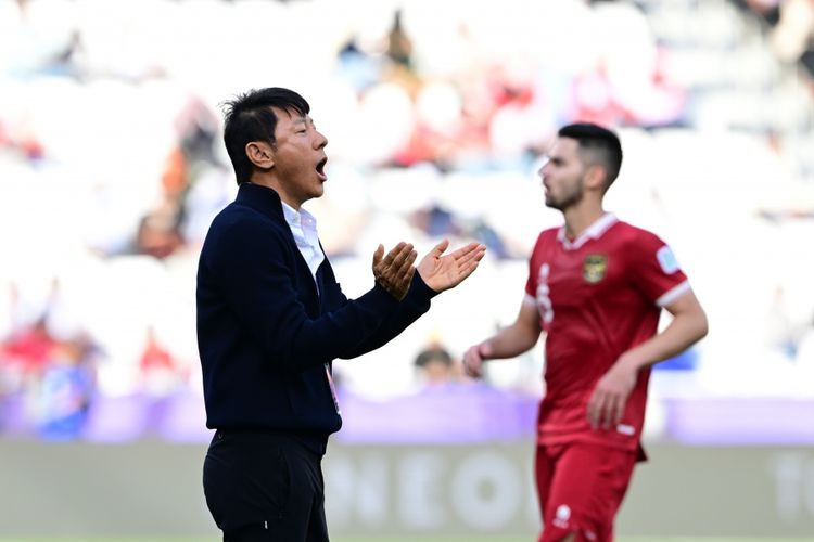 Reaksi pelatih timnas Indonesia, Shin Tae-yong, dalam 16 besar Piala Asia 2023 yang mempertemukan timnas Indonesia vs Australia pada Minggu (28/1/2024).