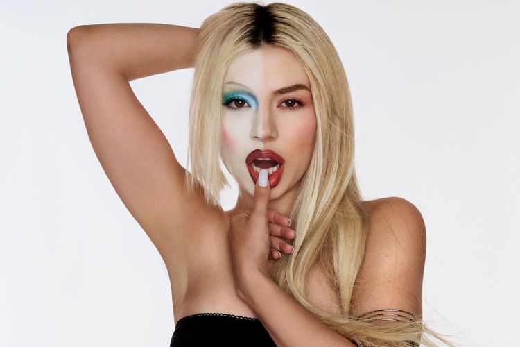 Lirik Lagu Don’t Click Play - Ava Max