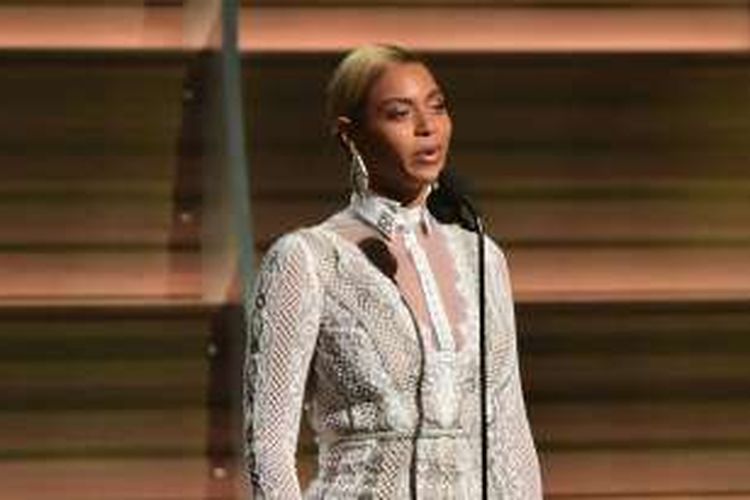 Beyonce tampil di panggung Grammy Award 2016 di Los Angeles, California, 15 Februari 2016.