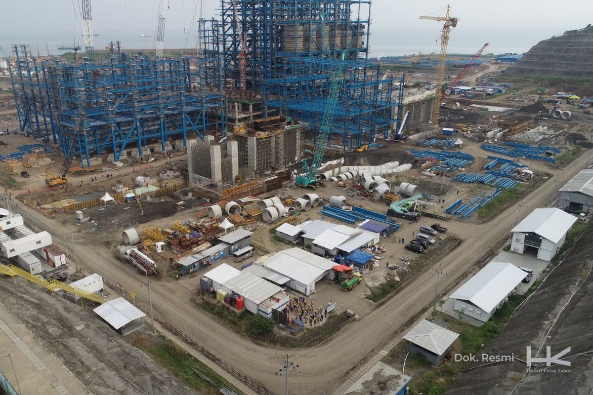 Proyek Pembangkit Listrik Tenaga Uap (PLTU) Suralaya yang berlokasi di Cilegon, Banten.
