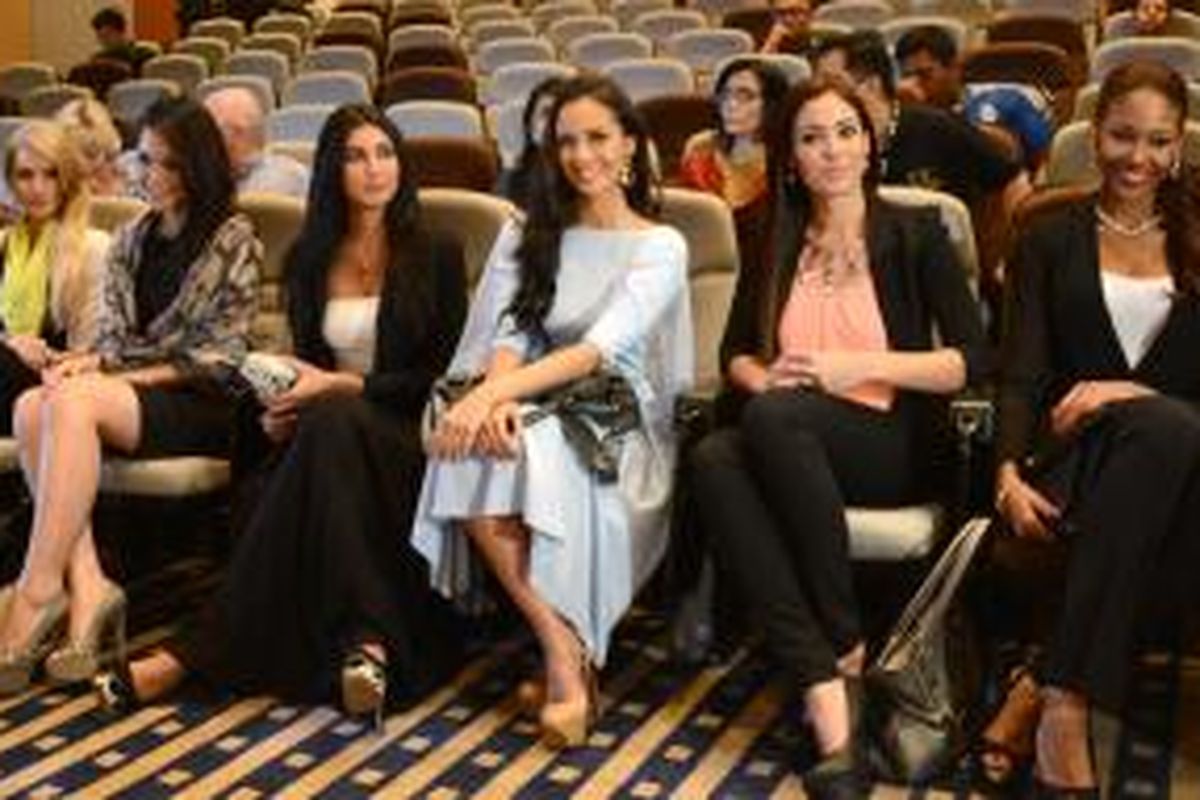 Beberapa kontestan Miss World 2013 menghadiri konferensi pers di Hotel Westin, Nusa Dua, Bali, Sabtu (7/9/2013). Kontes kecantikan ini dibuka pada Minggu (8/9/2013).