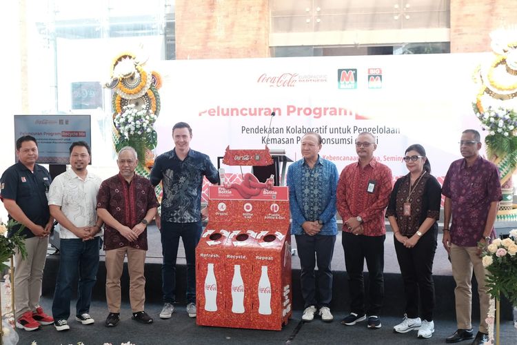 Coca-Cola Sediakan Drop Box Botol PET di 20 Gerai M Mart