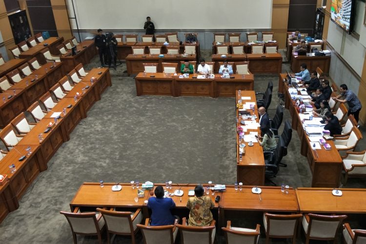Suasana Rapat Pleno Komisi III terkait keputusan meloloskan dua calon Hakim Agung, di Kompleks Parlemen, Senayan, Jakarta, Rabu (11/7/2018).