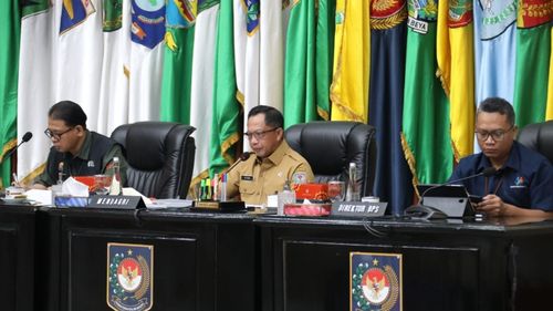 Mendagri Ingatkan Kepala Daerah Bantu Distribusi Logistik Pemilu dan Siagakan Fasilitas Kesehatan