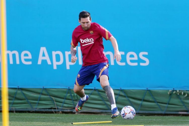 Lionel Messi mengikuti latihan pramusim Barcelona untuk menyambut kompetisi musim 2020-2021. Messi berlatih bersama skuad Barcelona di kompleks Sant Joan Despi, Senin (7/9/2020) waktu setempat.