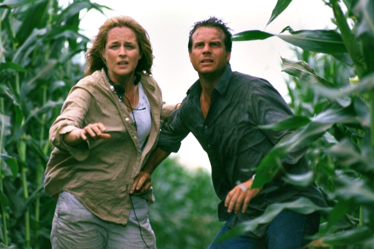 Hellen Hunt dan Bill Paxton berperan sebagai ahli meteorologi dan pemburu badai, dalam film fiksi ilmiah Twister (1996).