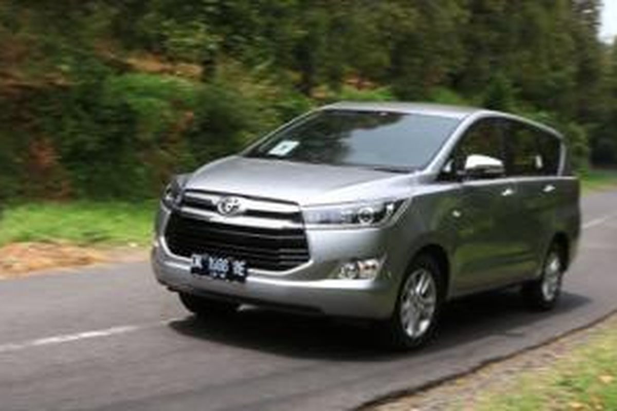 Kinerja penjualan Toyota sepanjang 2015 turun 5 persen dari 2014.