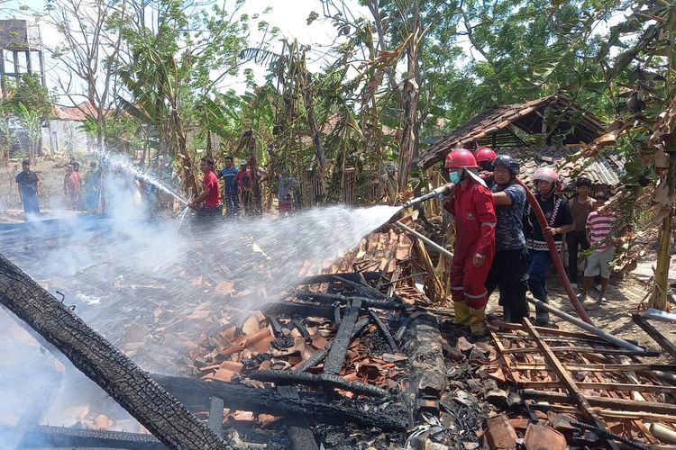 Rumah Warga Pamekasan Terbakar, Uang Rp 20 Juta Hasil Tembakau Ikut Ludes