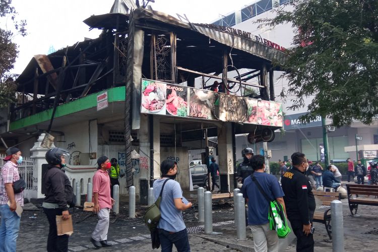 Legian Garden Resto terbakar seusai demo ricuh di sekitar DPRD DIY