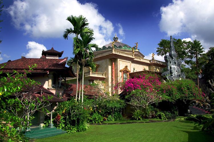 The Blanco Renaissance Museum, salah satu tempat wisata Bali tengah.