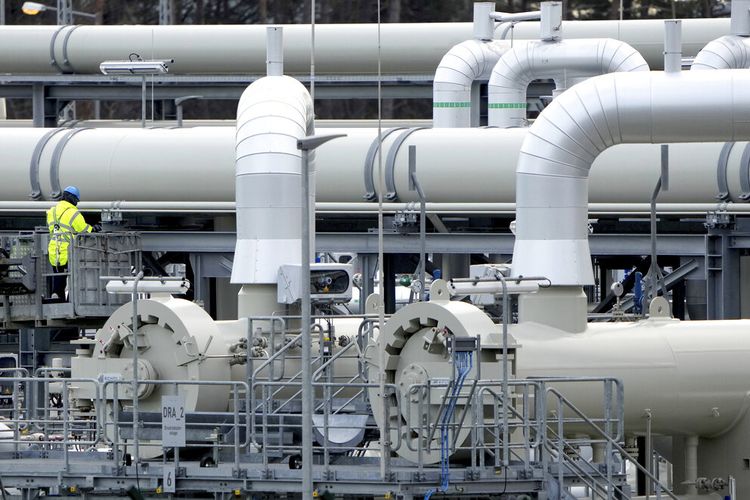 Pipa-pipa di fasilitas pendaratan pipa gas Nord Stream 2 di Lubmin, Jerman utara, pada 15 Februari 2022. Pada Selasa (27/9/2022), pipa gas Nord Stream 1 dilaporkan bocor dan Ukraina menuding itu adalah hasil dari tindakan Rusia.