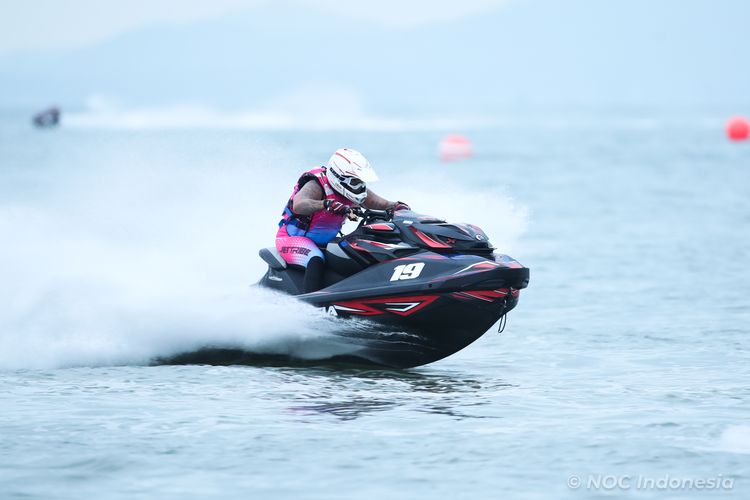 Atlet Jetski Indonesia, Aero Sutan Aswar, beraksi di babak awal nomor Endurance Open SEA Games 2025 di Jomtien Beach, Pattaya City Chonburi, Thailand, pada Jumat (11/12/2025).