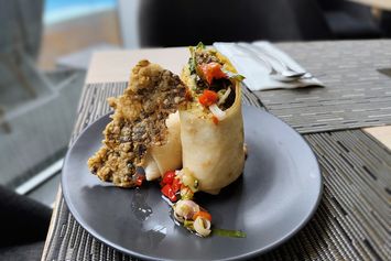 Mencicipi Tortilla Isi Nasi Padang dan Surabi Topping Selai Beri, Bagaimana Rasanya?