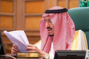 Raja Salman Berbelasungkawa atas Banjir Sumatera, Doakan Para Korban