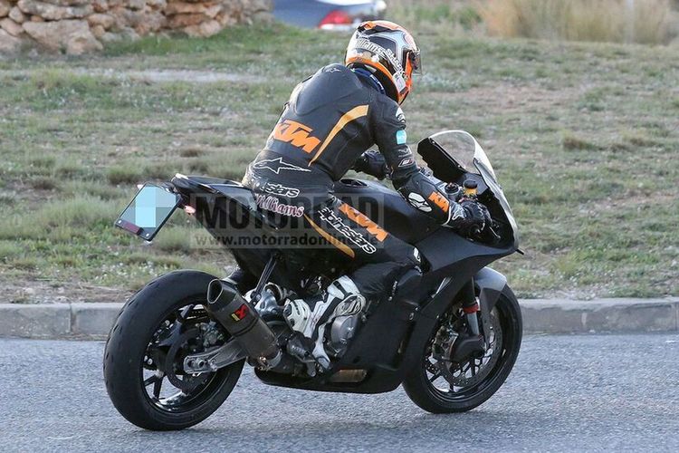 KTM RC8C tertangkap kamera sedang tes jalan