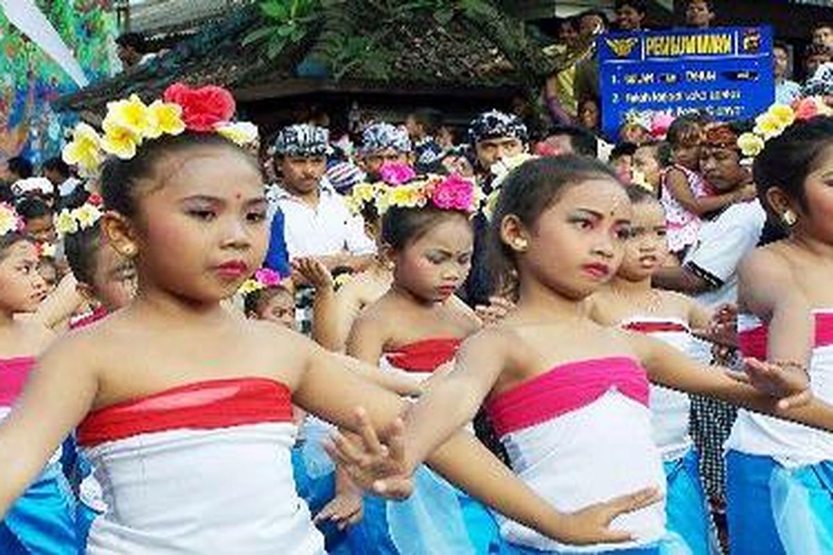 Festival Ubud 2006. Ubud sebagai salah satu ikon pariwisata Pulau Dewata saat ini sedang berusaha mengembangkan budaya-budaya yang ternyata memiliki keunikannya tersendiri. 