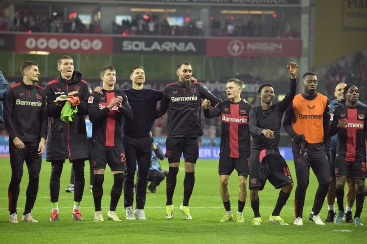 Xabi Alonso dan para pemain Bayer Leverkusen menghancurkan FC Bayern Muenchen 3-0 pada Minggu (11/2/2024) dini hari WIB dalam sebuah laga krusial dalam perebutan gelar juara Liga Jerman atau Bundesliga 2023-2024.