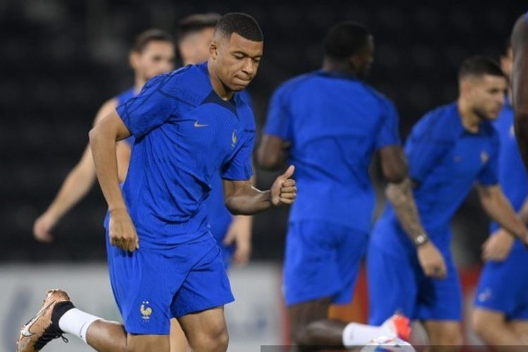 Kylian Mbappe dalam sesi latihan timnas Perancis jelang Piala Dunia 2022 di Stadion Jassim-bin-Hamad, Doha, Qatar, 17 November 2022. Terdekat, timnas Perancis akan menghadapi Australia pada matchday pertama Grup D Piala Dunia 2022 Qatar, Rabu (23/11/2022) dini hari WIB