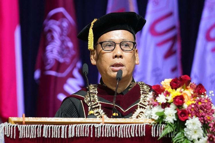 Lewat Filosofi Pohon Beringin, Rektor Untar Dorong Wisudawan Bermanfaat bagi Sesama