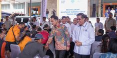 Wapres Didampingi Menaker Tinjau Penyaluran BSU di Kantor Pos Fatmawati