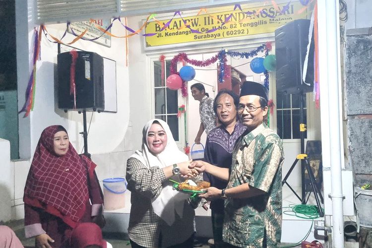 Wakil Ketua Dewan Perwakilan Rakyat Daerah (DPRD) Surabaya Laila Mufidah mengungkapkan, hampir seluruh Balai Rukun Warga (RW) di Kota Surabaya bisa digunakan untuk melayani berbagai kebutuhan warga.