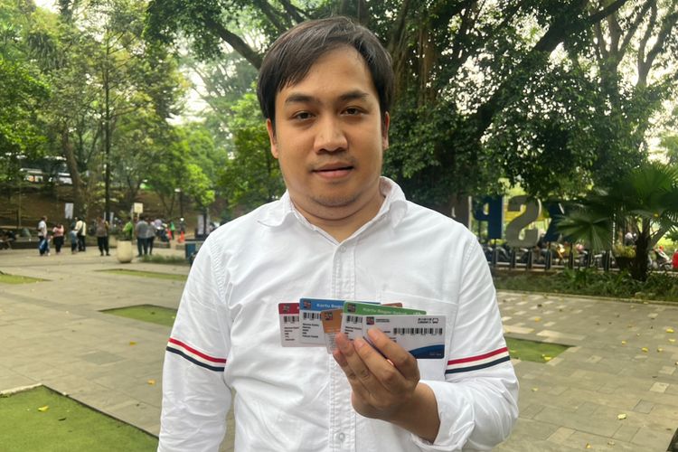 Bakal calon wali kota Bogor, Aji Jaya Bintara memperkenalkan lima kartu sakti untuk masyarakat kota Bogor.