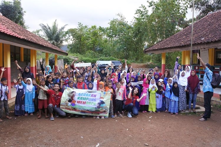 Komunitas Baca Ngejah di Desa Saribakti, Kecamatan Peundeuy, Kabupaten Garut.