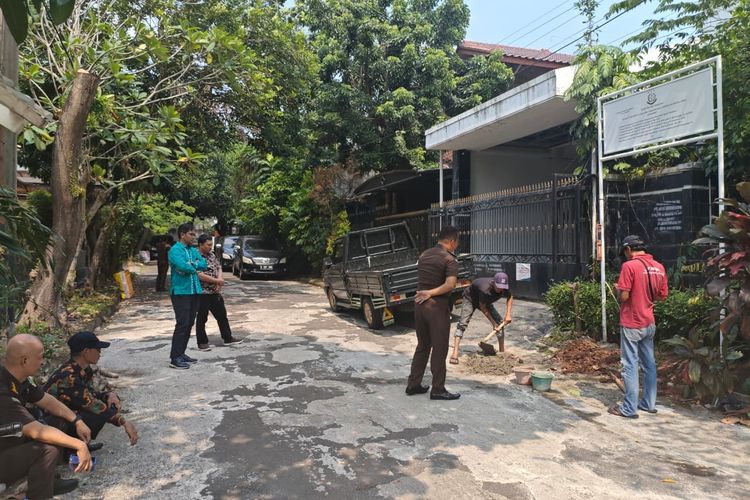 Tak Mampu Bayar Uang Pengganti Rp 18,5 Miliar, Rumah dan Tanah Terpidana Korupsi PT INKA Disita Jaksa