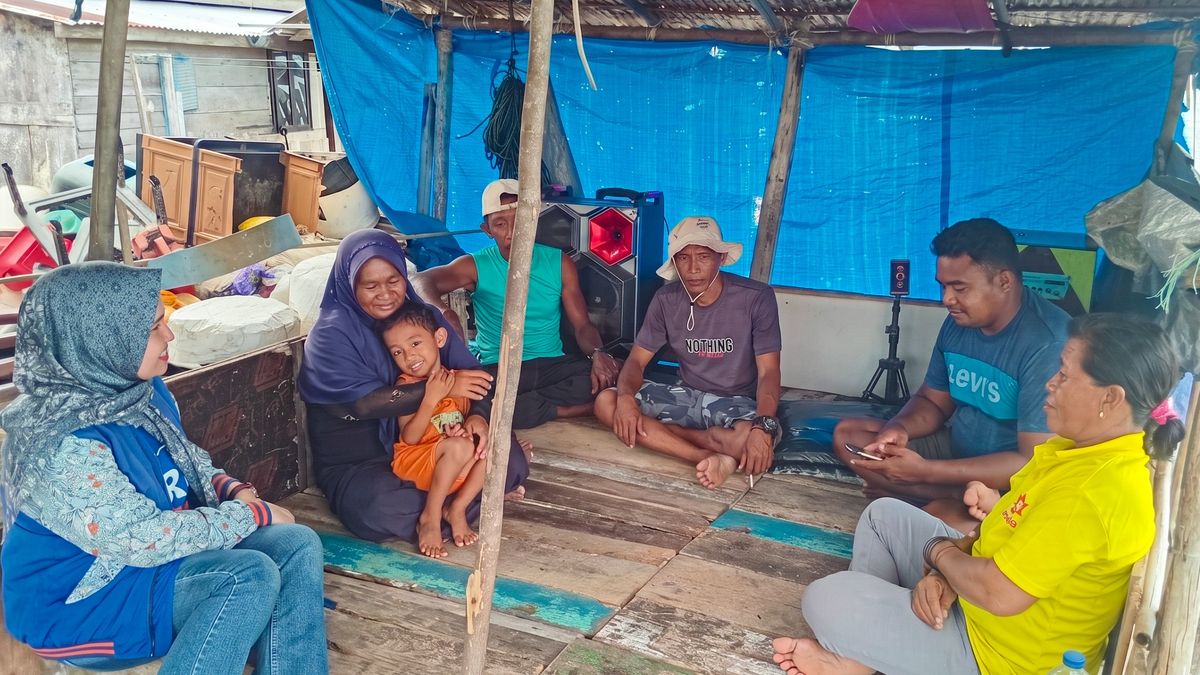 Menerjang Ombak demi Menjaga Akses Keuangan Warga Kepulauan Sulawesi Tengah