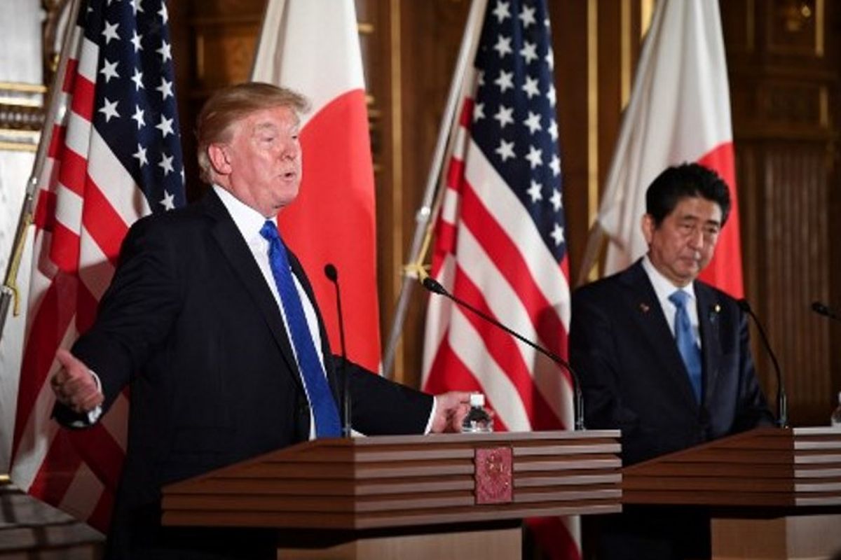 Konferensi pers Presiden AS Donald Trump dan Perdana Menteri Jepang Shinzo Abe di Istana Akasaka, Senin. Trump menyatakan bahwa dunia sudah tidak bisa lagi mengajak negosiasi Korut