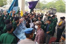 Demo Karhutla, Mahasiswa Sempat Terlibat Saling Dorong dengan Polisi 