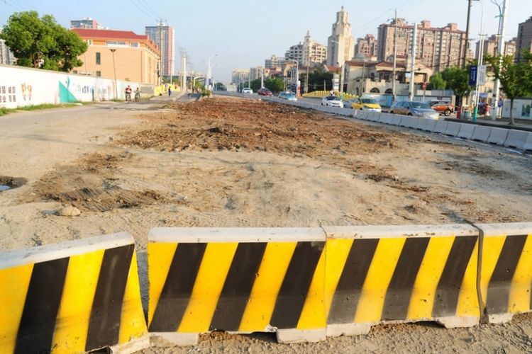 Kondisi akhir lokasi kediaman Zhang Xinguo setelah diratakan dengan tanah.