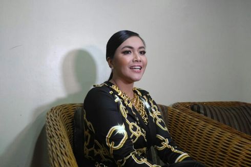 Tangis Rindu Shakira kepada Denada