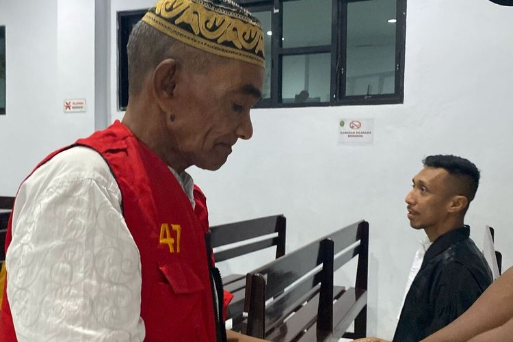 Dipaksa Jadi Kurir Senjata Api, Kakek 77 Tahun di Ambon Divonis 1 Tahun 10 Bulan Penjara