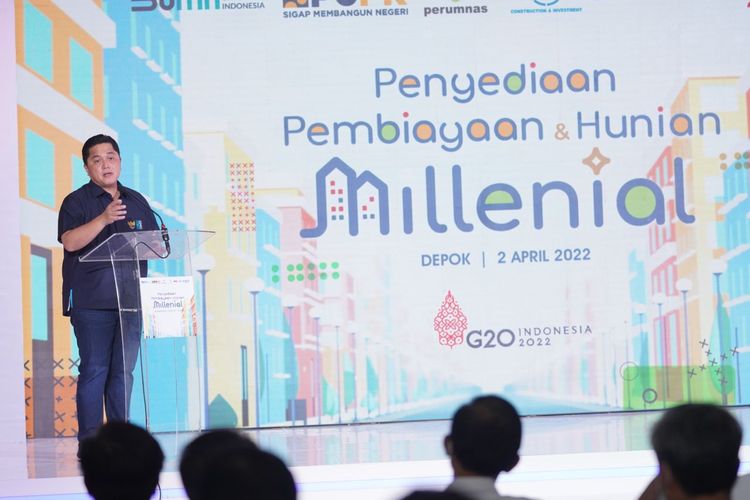 Menteri BUMN Erick Thohir memberikan sambutan di acara Pencanangan Penyediaan Pembiayaan dan Hunian Millenial di Kawasan Hunian Millenial, Samesta Mahata Margonda, Depok, Jawa Barat, Sabtu (2/4/2022).