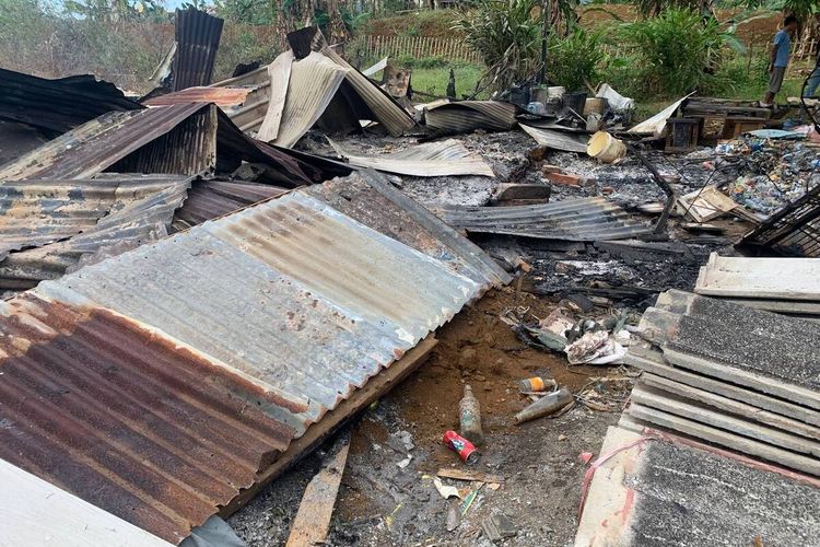 Kondisi rumah orangtua Sahiruddin yang rata dengan tanah pasca dibakar oleh keluarga korban di wilayah Kecamatan Manggala, Kota Makassar, Sulawesi Selatan (Sulsel), Selasa (4/7/2023).