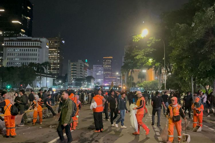 Massa Aksi Indonesia Gelap Mulai Membubarkan Diri