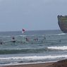 Cerita Wisatawan Lihat Upacara Bendera di Tengah Laut Pantai Baron