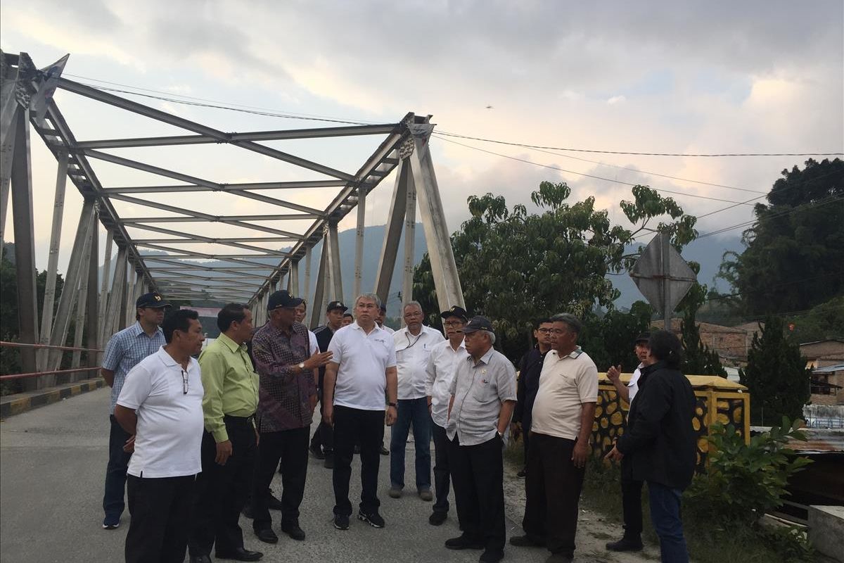 Menteri PUPR Basuki Hadimuljono saat meninjau sejumlah lokasi di kawasan Danau Toba, Sumatera Utara, Minggu (28/7/2019).