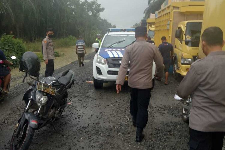 Banjir sejak tiga hari lalu hingga kini masih menggenang di perbatasan Sumut - Aceh. Warga Sumatera Utara (Sumut) diimbau untuk menunda keberangkatan ke Aceh melalui Langkat karena banjir di Desa Karang Jadi Seumedem Kecamatan Kejuruan Muda, Aceh Tamiang. Begitu juga warga dari Aceh menuju Sumut melalui jalur itu. Patroli gabungan dilakukan Polsek Besitang, Polres Langkat bersama Polsek Kejuruan Muda dan Polres Aceh Tamiang.