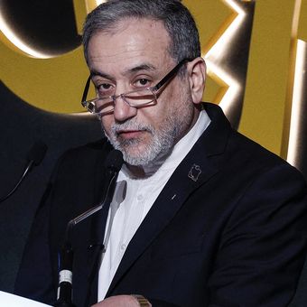 Menteri Luar Negeri Iran Abbas Araghchi saat berbicara di acara Forum Al Jazerra ke-17 di Doha, Qatar, 7 Februari 2026.
