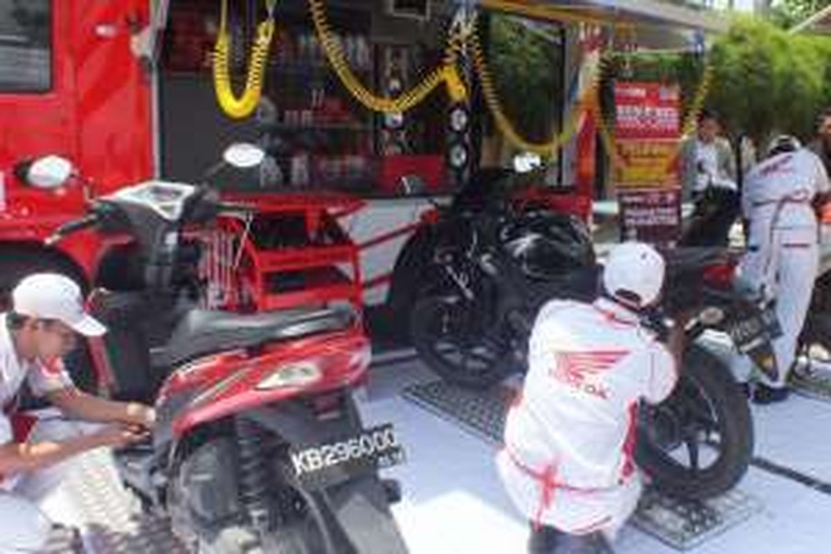 Servis di diler Astra Motor, khusus sepeda motor Honda.