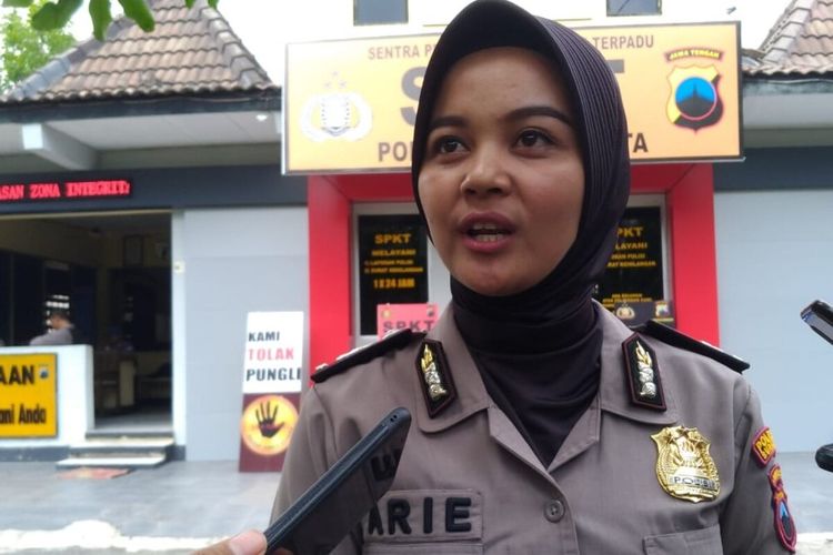 Anggota Satuan Pengamanan Objek Vital (Sat Pam Obvit) Polresta Surakarta, Briptu Arie Fitri yang namanya dicatut orang tak bertanggungjawab untuk aksi penipuan.