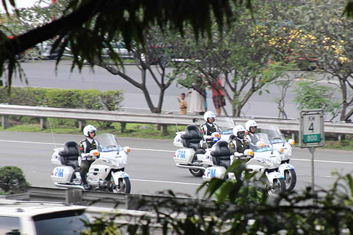 Iring-iringan satuan pengamanan untuk menjaga rombongan Raja Salman ke Istana Bogor