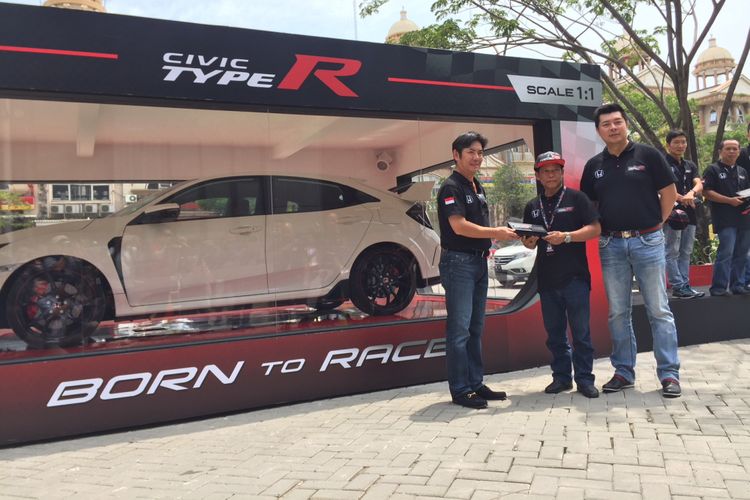 Penyerahan Honda Civic Type R ke Konsumen