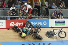 8 Pebalap Sepeda Tabrakan Beruntun di Birmingham Commonwealth Games Inggris, Penonton Tertabrak