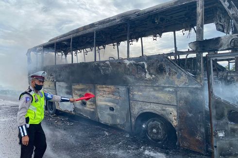 Bus Terbakar di Tol Pandaan-Malang, Diduga karena Ngecas Powerbank